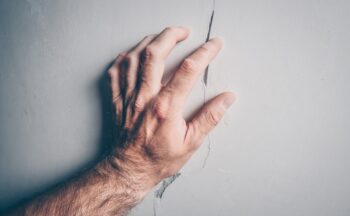 Фасадна сітка при штукатурних роботах всередині квартири. Фасадная сетка